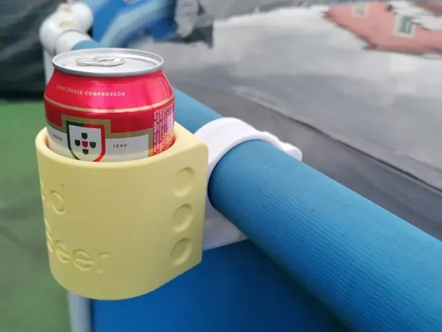 Can Holder for Tubular Pool