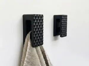SELF-LOCKING COAT HANGER