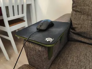 Armrest mousepad / table