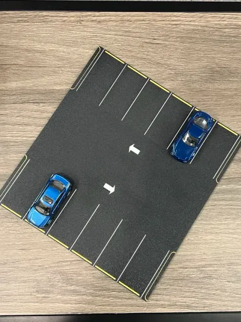 1:64 Diecast EXPANDABLE parking lot - AMS — Image 2 of 10