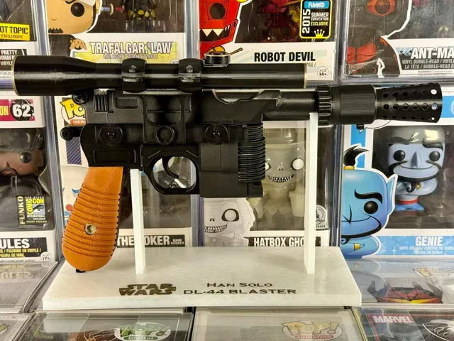 Star Wars Han Solo Blaster DL-44 Stand