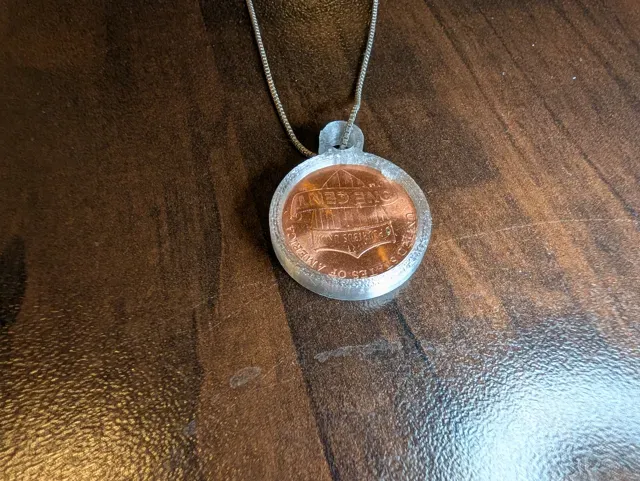 Lucky Penny Necklace Gift - Easy Pause-to-Embed — Фото 5 из 8