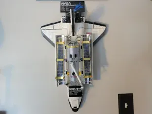 Brick 10283 Space Shuttle Discovery Wall Mount