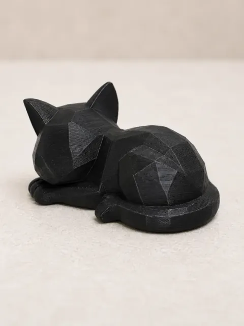Low Poly Sleeping Cat — Фото 3 из 3