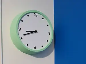 RETRO STYLE WALL CLOCK