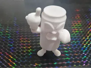 lattina pugile con dito alzato