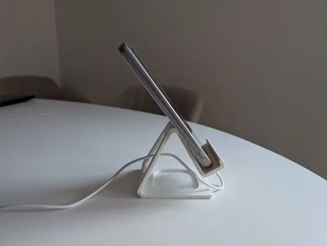 Universal Charging Phone Stand (Fast & Easy Print) — Фото 4 из 6