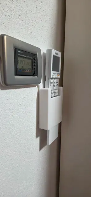 Wall mounted air conditioner remote control holder — Фото 3 из 7