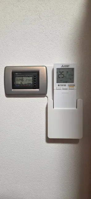 Wall mounted air conditioner remote control holder — Фото 2 из 7