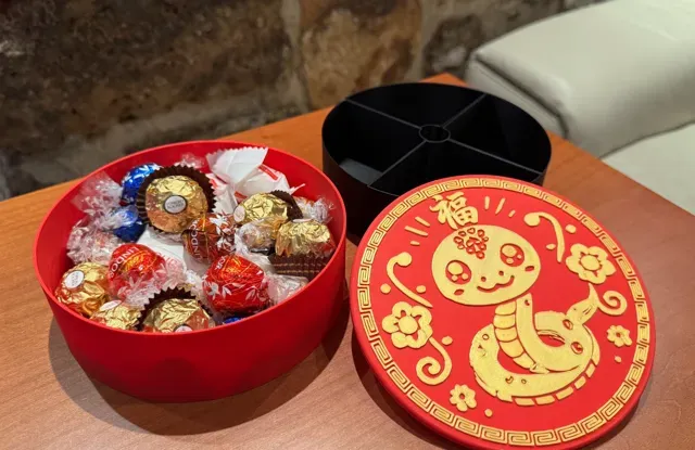 Cute snake chinese new year candy box — Фото 3 из 5