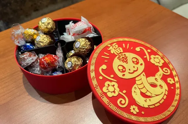 Cute snake chinese new year candy box — Фото 4 из 5