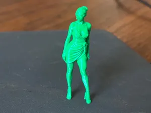 1/35 diorama miniature - lady in a dress