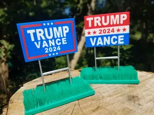 Trump Miniature Political Yard Signs
