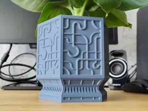 Alien Queen Plant Pot and Planter - Vase mode