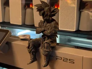 Goku Battle-Worn Shelf Sitter Figurine