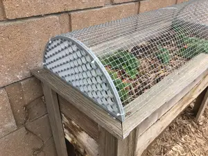 Plant cage ends