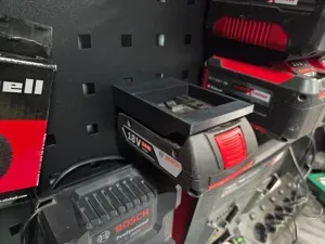 Akkuhalterung für Bosch 18V Akku Lochwand