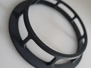 Coffee filter retainer with lip