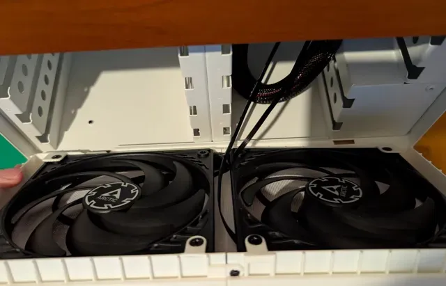 Jonsbo N4 Slim Front Cover with fans — Image 4 of 7