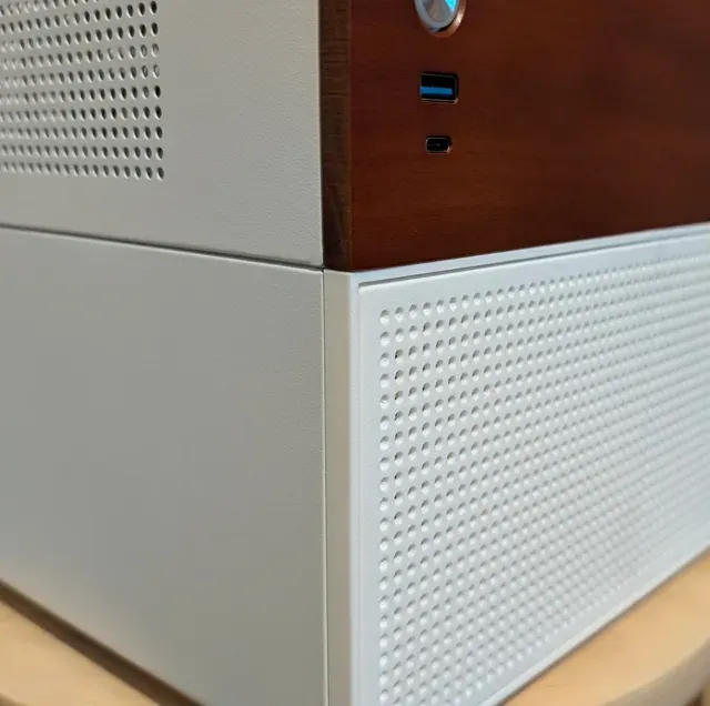 Jonsbo N4 Slim Front Cover with fans — Image 3 of 7