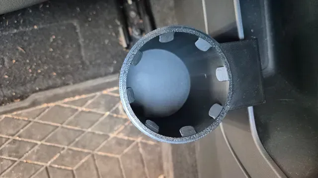 Clip-On Car Holder – Polestar 2, 4 & Universal — Image 7 of 12