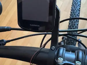 Garmin bike mount with charging function