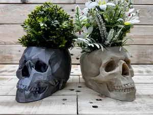 Low poly skull planter