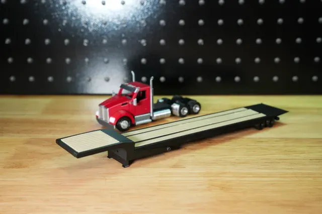 1/64 Scale Tilt deck Trailer with sliding axle — Фото 5 из 8
