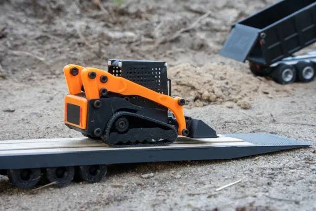 1/64 Scale Tilt deck Trailer with sliding axle — Фото 7 из 8