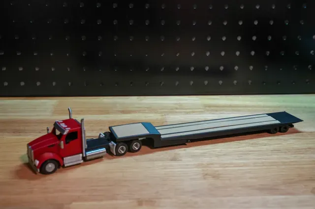 1/64 Scale Tilt deck Trailer with sliding axle — Фото 2 из 8