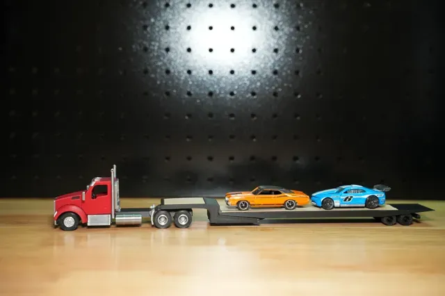 1/64 Scale Tilt deck Trailer with sliding axle — Фото 6 из 8