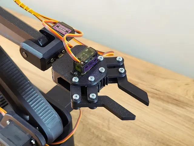 Robotic Arm with Servo & Arduino — Image 8 of 13