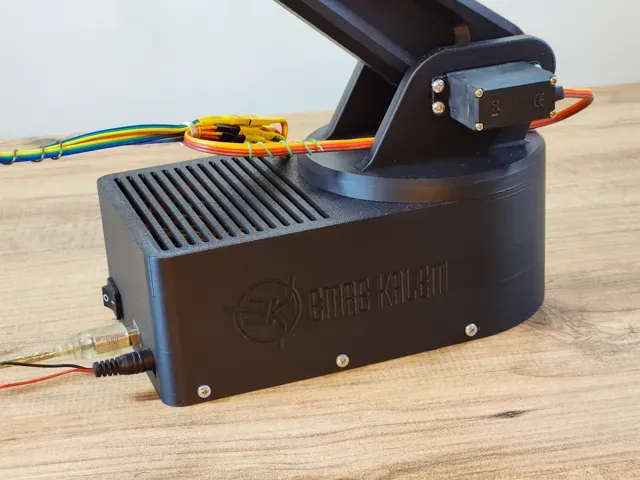 Robotic Arm with Servo & Arduino — Image 7 of 13