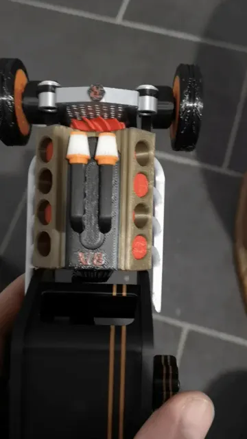 Hot Rod spring engine - V8 running — Image 2 of 17
