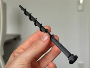 Erdschraube für Rasenroboter und Garage