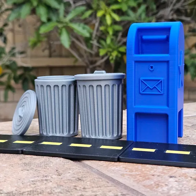 Trash Can — Image 3 of 7