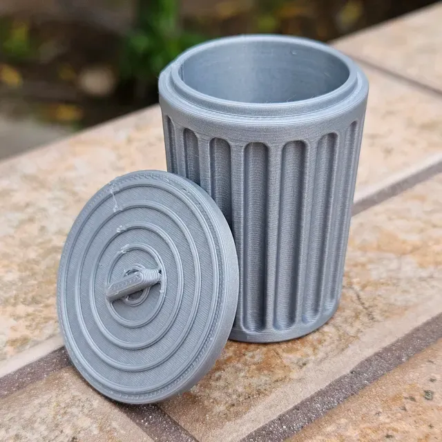 Trash Can — Image 4 of 7