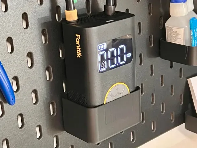 Skadis Fanttik X9 Pro air pump, compressor mount — Image 2 of 7
