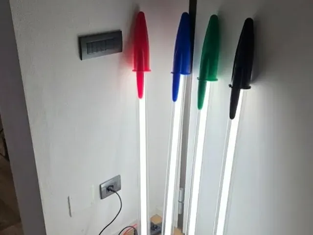Ballpoint Pen Lamp - Bic cristal