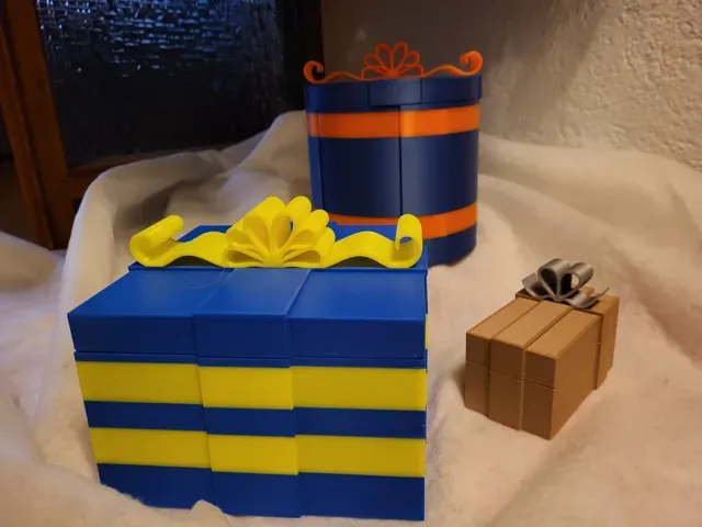 Gift-boxes in different shapes and sizes — Фото 2 из 12