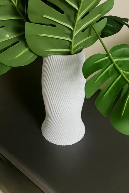 Marble Ripple Vase – Modern Scandinavian Decor — Фото 2 из 3
