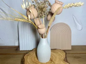 Moderne Vase in Riffeldesign
