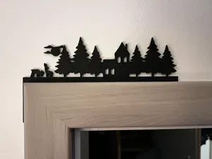 Türecke Wald mit Haus und Rehen Silhouette