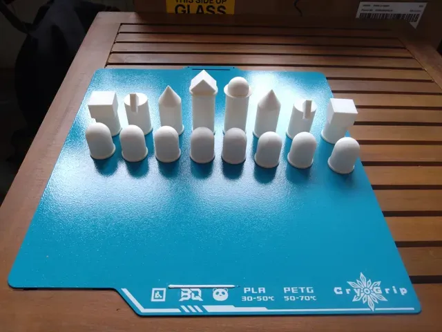 Minimalist geometric chess figures set — Фото 2 из 2