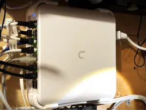 Unifi USW-Lite-16-PoE Wall mount Ubiquiti