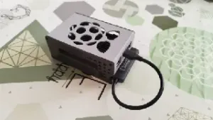 Small Raspberry Pi 4 case with 2.5 HDD/SSD drive mount
