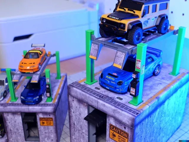 1/64 & 1/43 Adjustable Moving 4-Post Garage Car Lift Diorama / RC Charge(64 Sample) — Фото 10 из 11