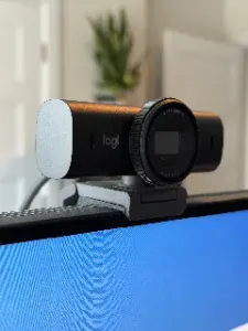 Logitech MX Brio Webcam Support Plate for Modern 4K Dell Monitors