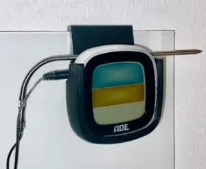 Holder to fix thermometer to a wall mounted pin board