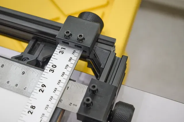 4-Blade Darkroom Easel System — Image 4 of 6